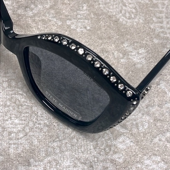 Brand New Steve Madden Oversized Cat Eye Black Sunglasses w/ Rhinestone Accents - Picture 11 of 16